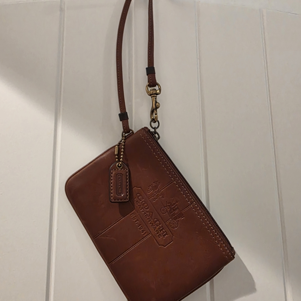 Coach Classic Brown Leather Horse & Carriage Wristlet In Excellent Condition